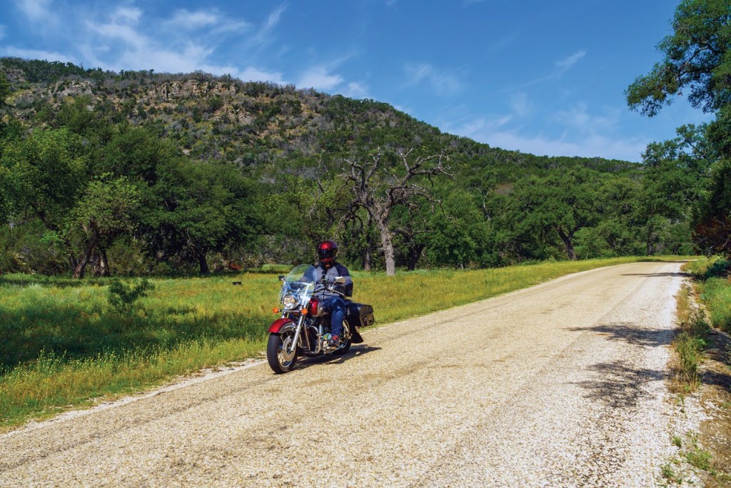 Três destinos para viajar com sua moto