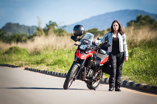 Motociclista realizará sozinha viagem de 24.000 km pelas estradas do Brasil