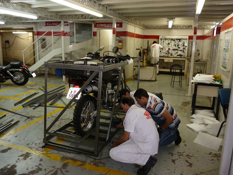 Embalando as motos para transporte