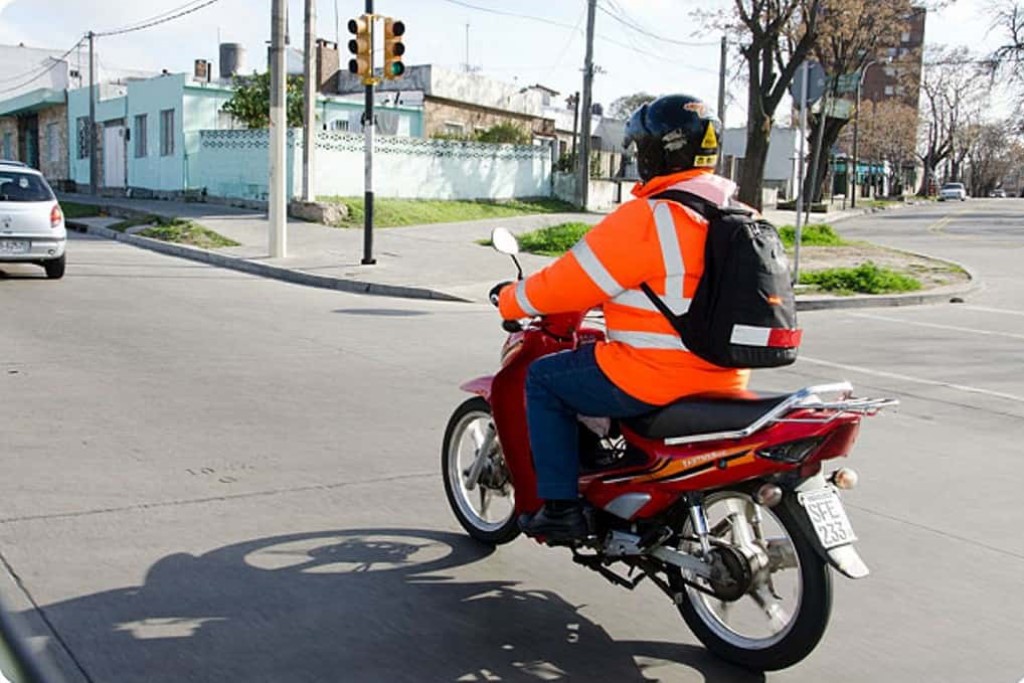 Colete reflexivo para motociclista é obrigatório no Uruguai