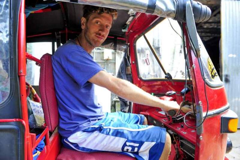 Alemão viaja pela América do Sul em um tuk-tuk