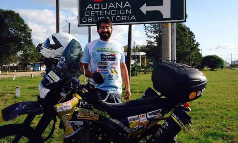 Depois de superar câncer, motociclista inicia viagem por nove países com moto de 125cc