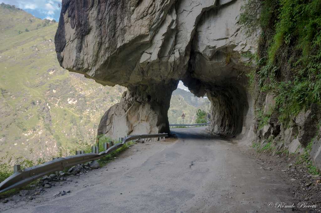2º dia – De Solan a Recong Peo – Neblina mágica, curvas traiçoeiras e os primeiros desafios rumo ao Himalaia