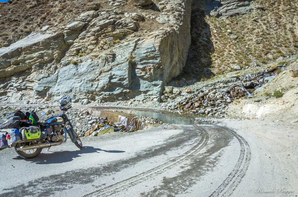 18º dia – De Sarchu a Keylong – Sobrevivente das alturas: gelo, dor e persistência na estrada para Keylong