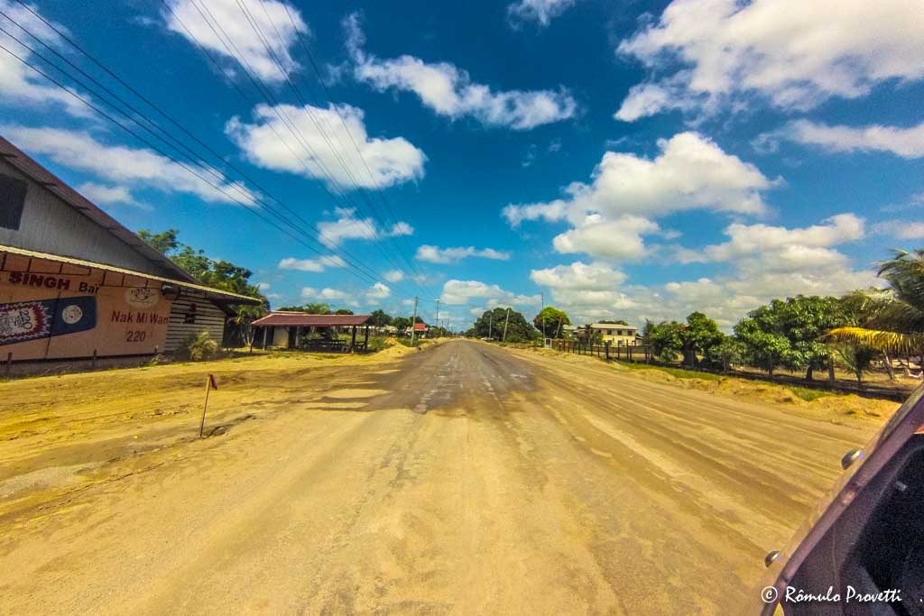 O atributo alt desta imagem está vazio. O nome do arquivo é Viagem-de-moto-Suriname-05.jpg